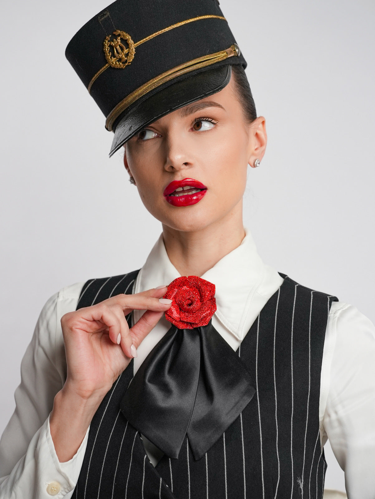 BROȘA ROYAL RED ROSE