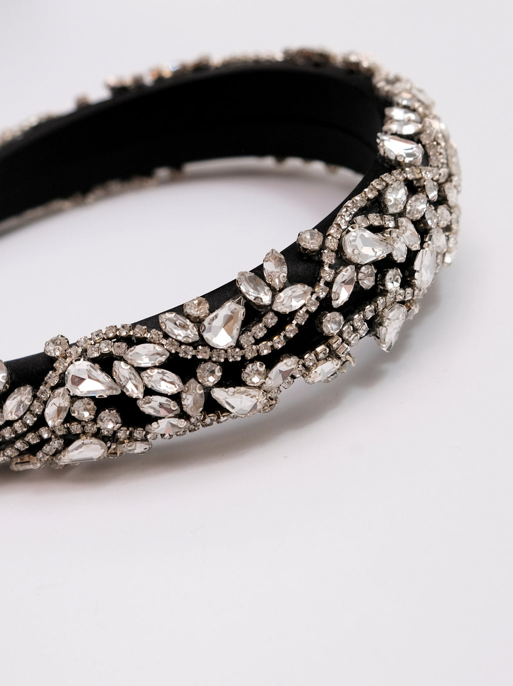 ANASTASIA BLACK HEADBAND