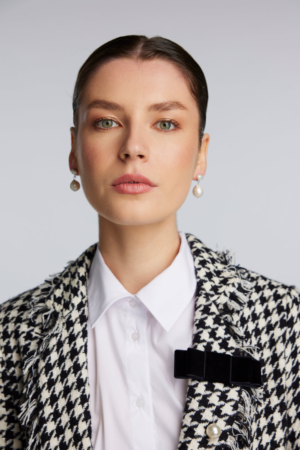 VELVET BOW PIN - BLACK